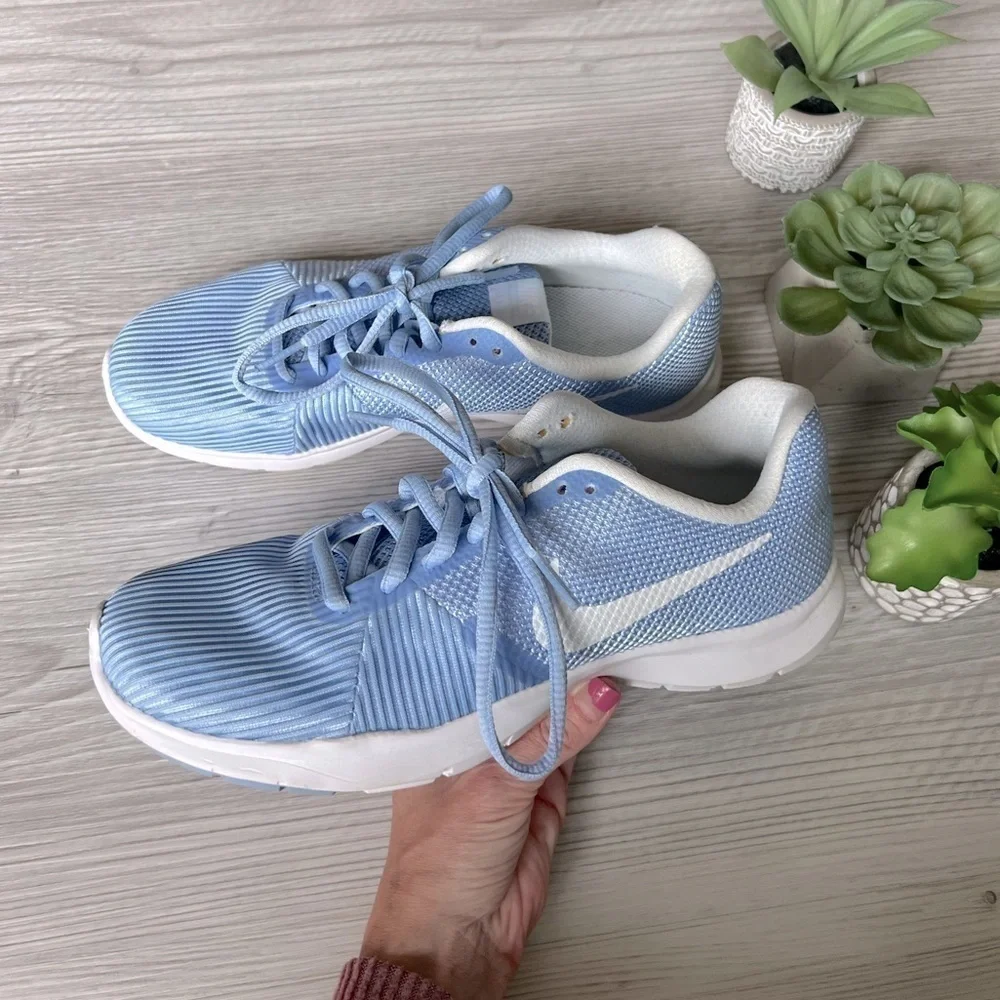 NIKE flex bijoux aluminum sneakers size 6.5 EUC